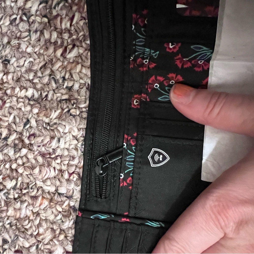 New ! Vera Bradley Rfid compact wallet - Picture 5 of 8